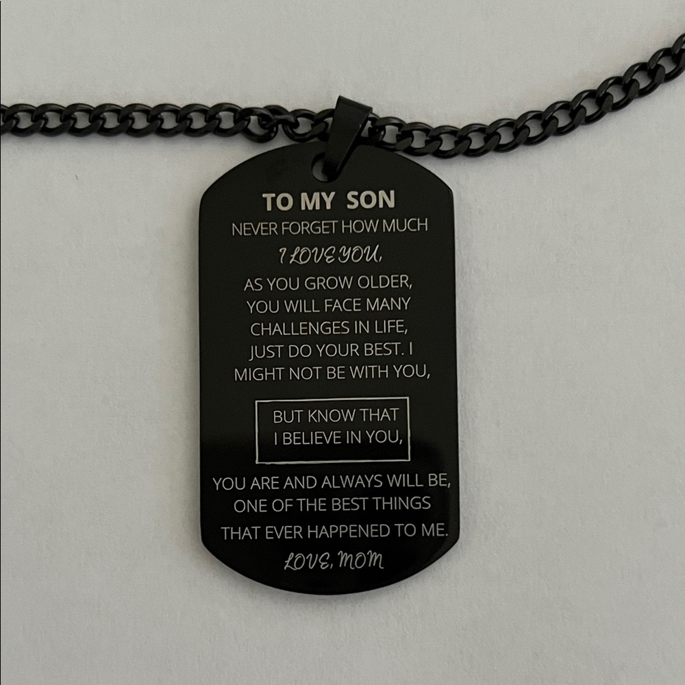 BLACK ENGRAVED “SON” DOG TAG NECKLACE
BRAND NEW IN BOX
💎GREAT HOLIDAY GIFT💎